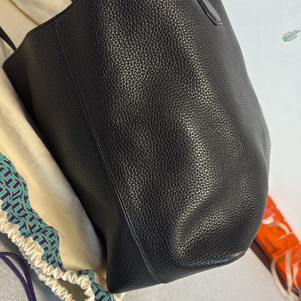 Tory Burch Perry Black large Tote Bag EUC🖤 - Picture 9 of 17